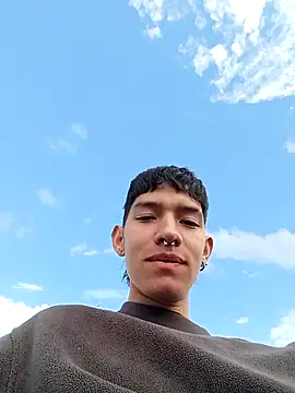 Snapshot of heyy_noah11 chatting on October 15, 8:31 pm heyy noah11 online show from October 15, 8:31 pm