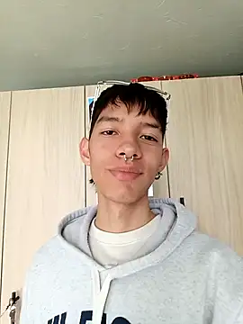 Snapshot of heyy_noah11 chatting on October 19, 8:31 pm heyy noah11 online show from October 19, 8:31 pm