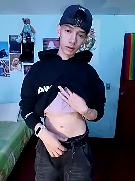 Snapshot of heyy_noah11 chatting on October 23, 2:33 am heyy noah11 online show from October 23, 2:33 am