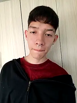 Snapshot of heyy_noah11 chatting on October 24, 9:22 pm heyy noah11 online show from October 24, 9:22 pm