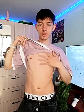 Snapshot of heyy_noah11 chatting on October 29, 9:49 pm heyy noah11 online show from October 29, 9:49 pm