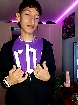 Snapshot of heyy_noah11 chatting on November 3, 1:29 am heyy noah11 online show from November 3, 1:29 am