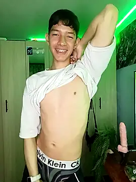 Snapshot of heyy_noah11 chatting on November 4, 2:21 am heyy noah11 online show from November 4, 2:21 am