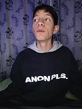 Snapshot of heyy_noah11 chatting on November 10, 1:15 am heyy noah11 online show from November 10, 1:15 am