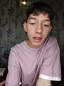 Snapshot of heyy_noah11 chatting on November 15, 1:25 am heyy noah11 online show from November 15, 1:25 am