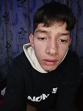 Snapshot of heyy_noah11 chatting on November 16, 2:39 am heyy noah11 online show from November 16, 2:39 am