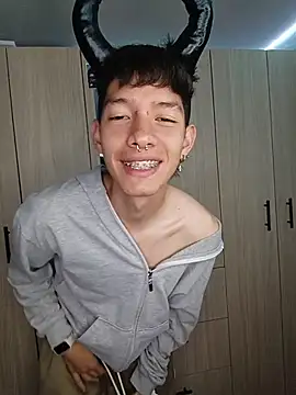 Snapshot of heyy_noah11 chatting on November 22, 1:04 am heyy noah11 online show from November 22, 1:04 am