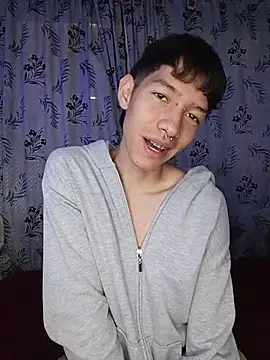 Snapshot of heyy_noah11 chatting on November 22, 11:26 pm heyy noah11 online show from November 22, 11:26 pm