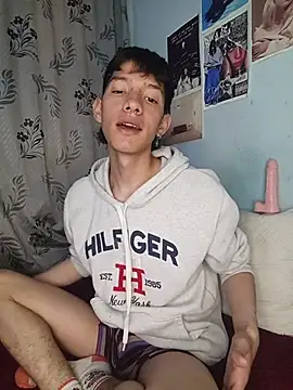 Snapshot of heyy_noah11 chatting on November 25, 2:11 am heyy noah11 online show from November 25, 2:11 am