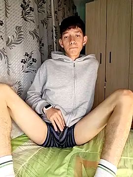 Snapshot of heyy_noah11 chatting on December 3, 2:08 am heyy noah11 online show from December 3, 2:08 am