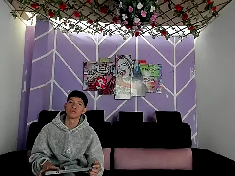 heyy noah11 online show from February 6, 1:03 pm