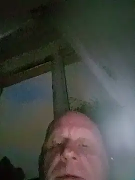 Snapshot of RaspuT002 chatting on August 8, 2:14 am RaspuT002 online show from August 8, 2:14 am