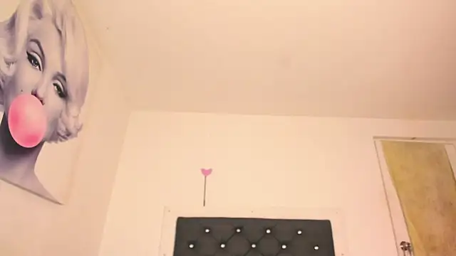 Snapshot of BiancaValentinna chatting on December 3, 7:01 pm BiancaValentinna online show from December 3, 7:01 pm