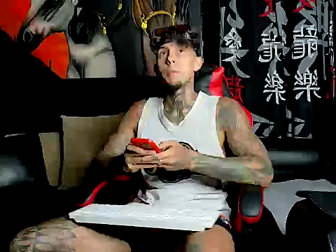 Snapshot of Molotov_Explosive chatting on October 12, 12:31 am Molotov Explosive online show from October 12, 12:31 am