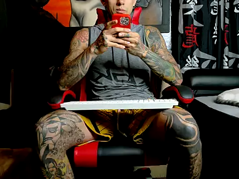 Snapshot of Molotov_Explosive chatting on October 17, 12:01 am Molotov Explosive online show from October 17, 12:01 am