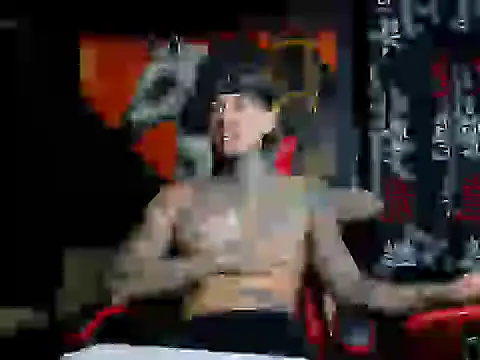 Snapshot of Molotov_Explosive chatting on October 22, 4:24 am Molotov Explosive online show from October 22, 4:24 am