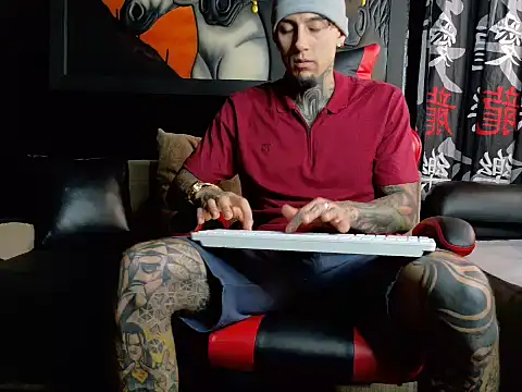 Snapshot of Molotov_Explosive chatting on November 8, 7:56 pm Molotov Explosive online show from November 8, 7:56 pm