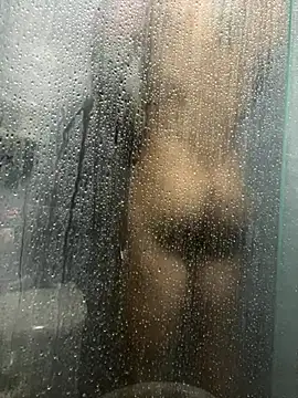 Snapshot of Molotov_Explosive chatting on November 9, 9:46 pm Molotov Explosive online show from November 9, 9:46 pm