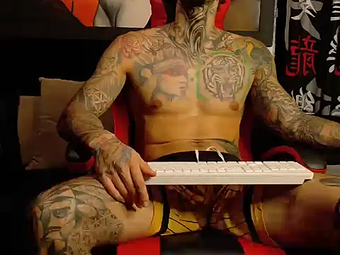 Snapshot of Molotov_Explosive chatting on November 11, 12:21 am Molotov Explosive online show from November 11, 12:21 am