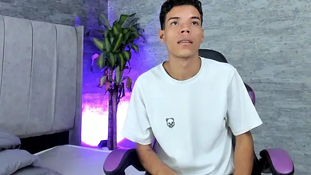 Snapshot of jhojan_foxxx_ chatting on November 16, 8:36 pm jhojan foxxx online show from November 16, 8:36 pm