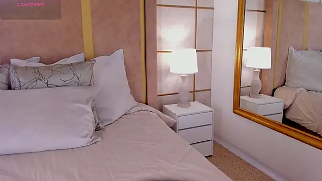 lyrabellini online show from February 25, 11:20 am