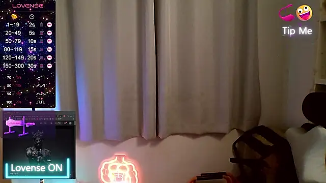 Snapshot of redcap1111 chatting on January 18, 1:59 pm redcap1111 online show from January 18, 1:59 pm