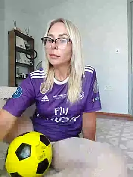 Snapshot of ElenabonyX chatting on June 20, 3:04 pm ElenabonyX online show from June 20, 3:04 pm