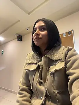 AlyssaRay online show from March 15, 12:00 pm