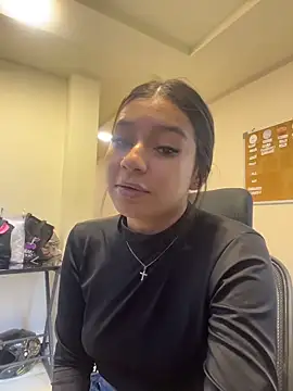AlyssaRay online show from April 29, 5:30 pm