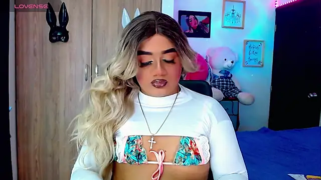 Snapshot of Sofiabigcock22 chatting on November 12, 11:21 am Sofiabigcock22 online show from November 12, 11:21 am