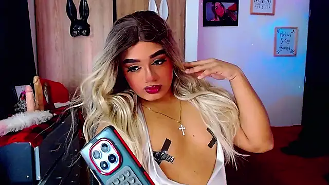 Snapshot of Sofiabigcock22 chatting on November 16, 1:17 pm Sofiabigcock22 online show from November 16, 1:17 pm