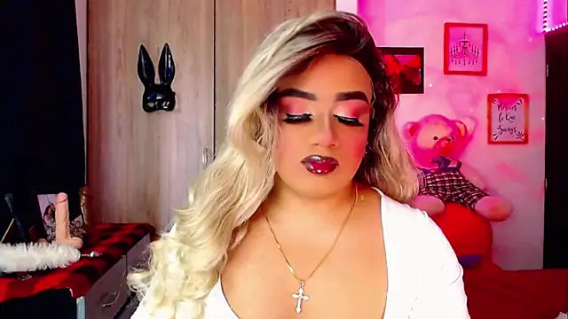 Snapshot of Sofiabigcock22 chatting on November 19, 11:32 am Sofiabigcock22 online show from November 19, 11:32 am