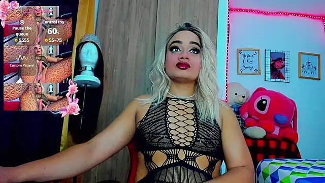 Snapshot of Sofiabigcock22 chatting on July 17, 11:17 am Sofiabigcock22 online show from July 17, 11:17 am