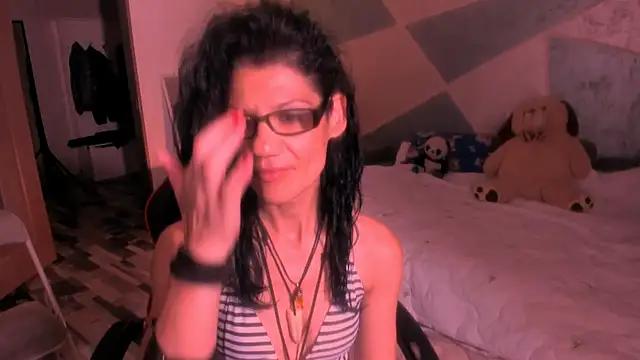 Snapshot of SweetSin40 chatting on July 7, 7:18 pm SweetSin40 online show from July 7, 7:18 pm