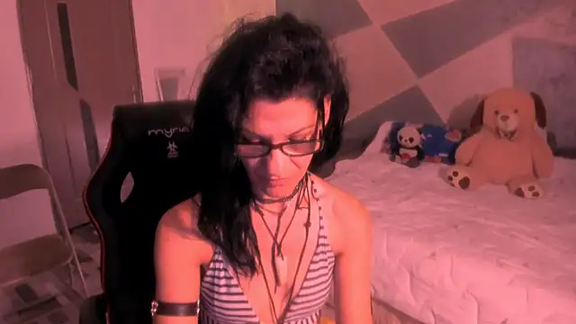 Snapshot of SweetSin40 chatting on July 28, 8:52 pm SweetSin40 online show from July 28, 8:52 pm