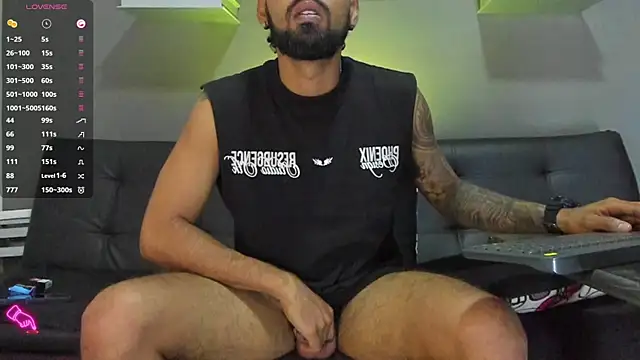 Snapshot of black_kameron_ chatting on October 28, 7:01 am black kameron  online show from October 28, 7:01 am