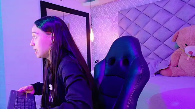 CARO ADAMS1 online show from November 28, 11:46 am