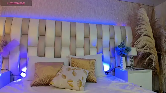 Snapshot of Ari_lynn_ chatting on November 27, 3:19 am Ari lynn online show from November 27, 3:19 am