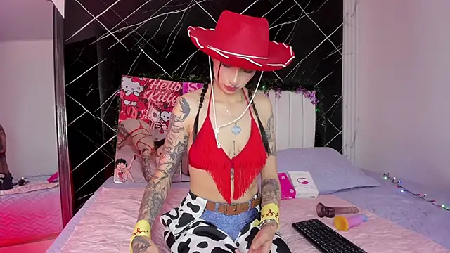 Snapshot of Candy_leilaa3 chatting on December 5, 4:32 am Candy leilaa3 online show from December 5, 4:32 am