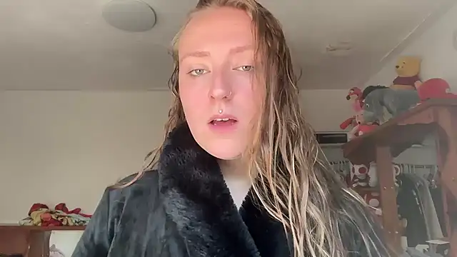 Pattyworld69 online show from July 1, 3:23 pm