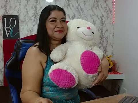 Snapshot of _Danna_Milf_ chatting on November 19, 1:16 am Danna Milf online show from November 19, 1:16 am