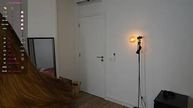 Snapshot of NeonyMuse chatting on November 14, 10:14 am NeonyMuse online show from November 14, 10:14 am