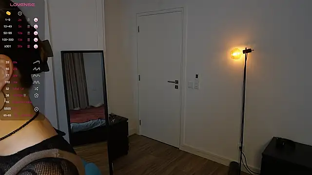 Snapshot of NeonyMuse chatting on November 16, 10:10 am NeonyMuse online show from November 16, 10:10 am