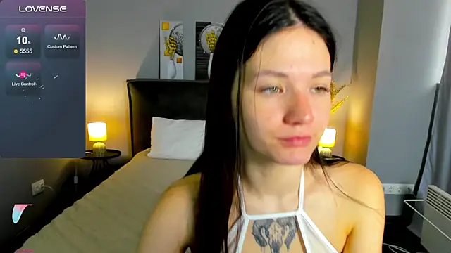 Snapshot of ChillGato chatting on October 13, 1:38 am ChillGato online show from October 13, 1:38 am