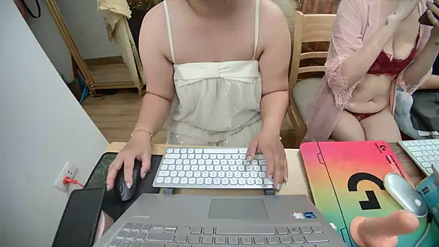 Hanna Mina online show from October 21, 2:12 am