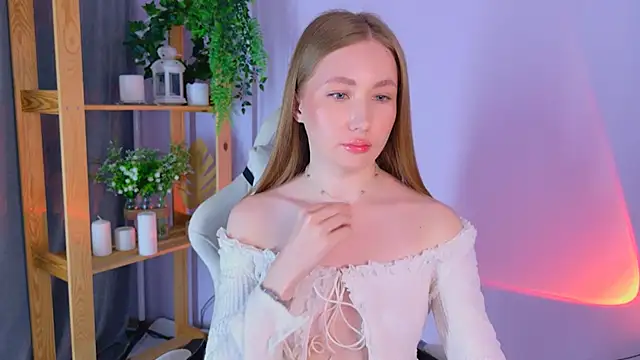 Snapshot of EllyColins chatting on May 23, 3:01 am EllyColins online show from May 23, 3:01 am