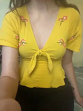 Snapshot of KittieCreme chatting on November 9, 10:24 am KittieCreme online show from November 9, 10:24 am