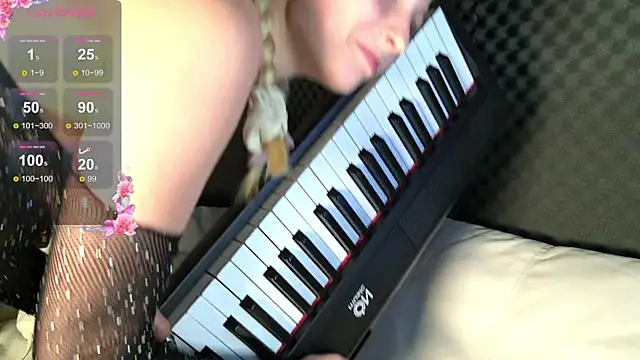 Fluffy Cloude online show from July 28, 4:39 pm