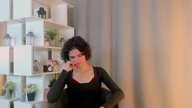 Snapshot of KrystenVanhuss chatting on October 13, 9:09 am KrystenVanhuss online show from October 13, 9:09 am