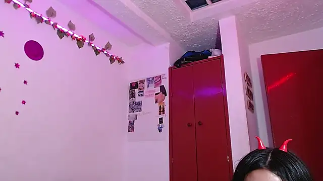 Snapshot of Isis_Robert chatting on November 1, 4:03 am Isis Robert online show from November 1, 4:03 am